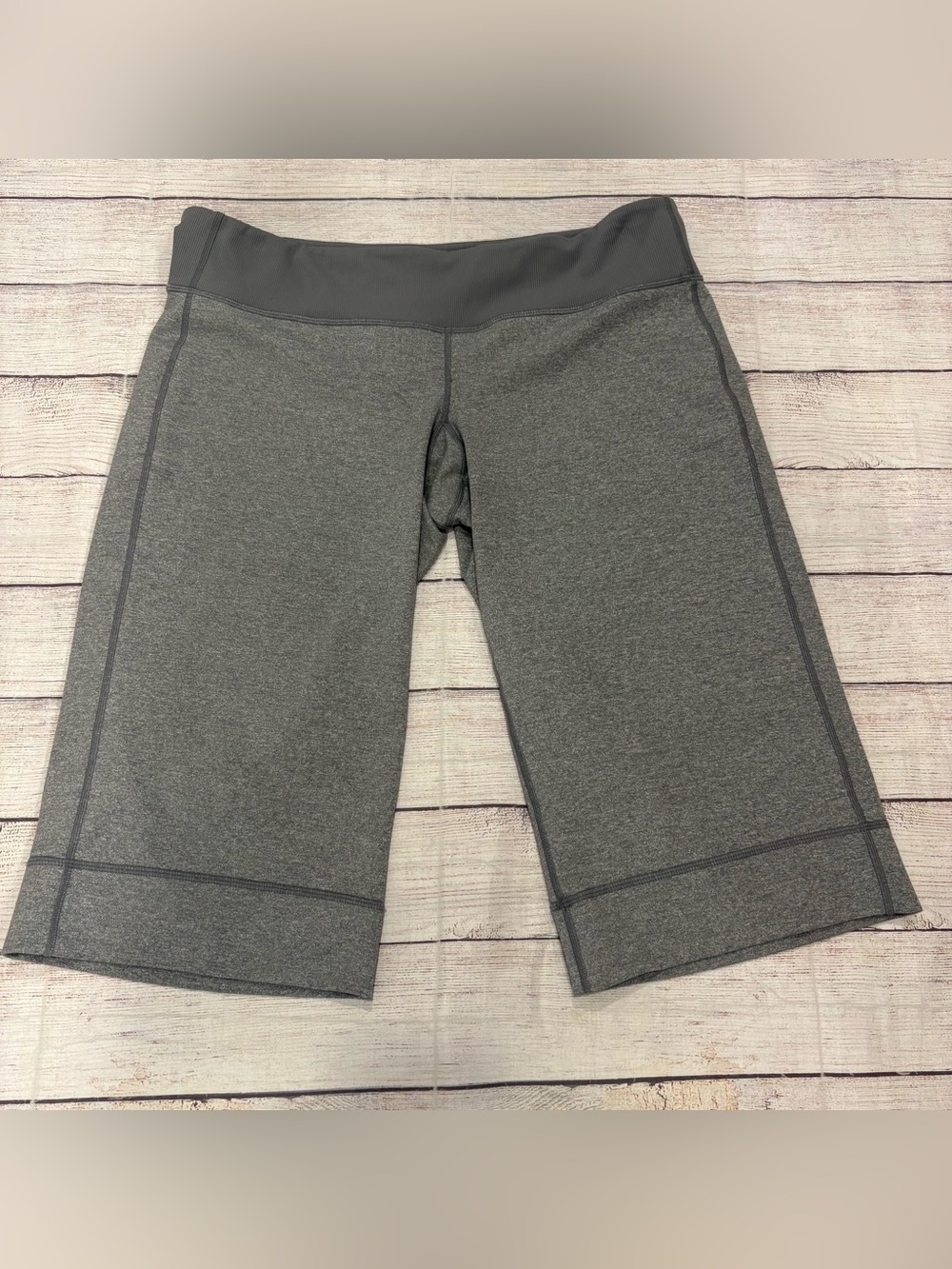 LULULEMON Wide Leg Crops Size 10
